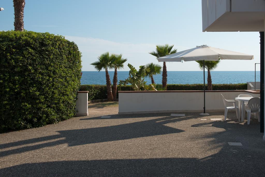 Blu Side Hotel & Residence Torre San Giovanni Buitenkant foto